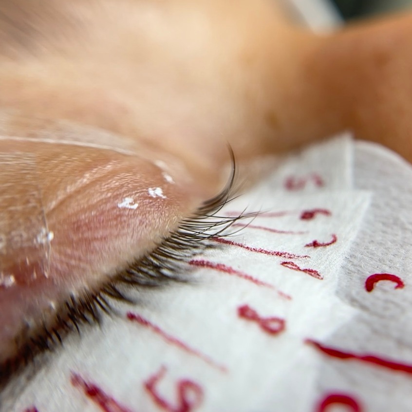 Closeup of a wispy spike on lashes